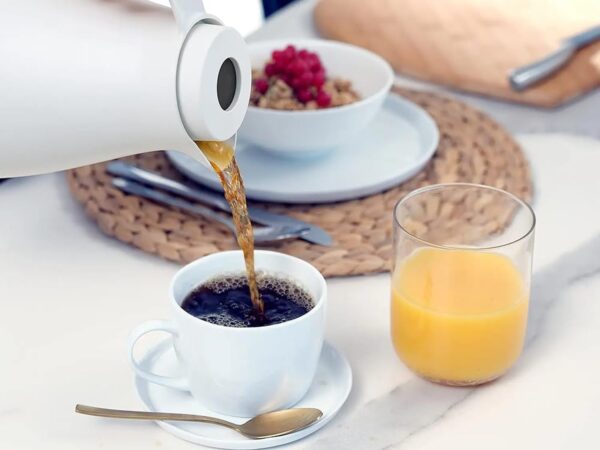 Leifheit Kaffeekanne Teekanne Thermoskanne Isolierkanne 1 Liter BPA frei Weiss – Bild 5